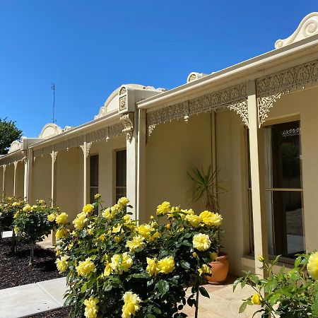 Acacia Terraces Aparthotel Ечука Екстериор снимка