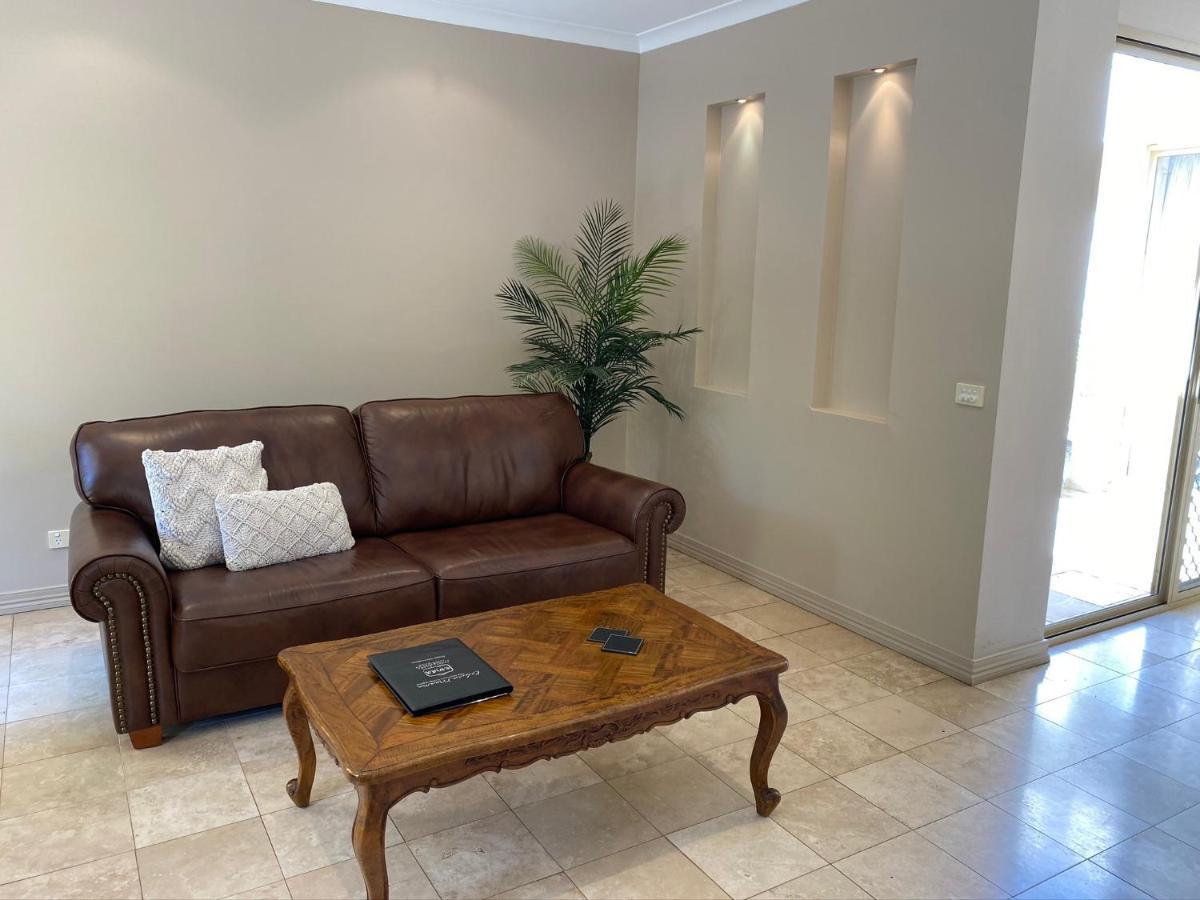 Acacia Terraces Aparthotel Ечука Екстериор снимка