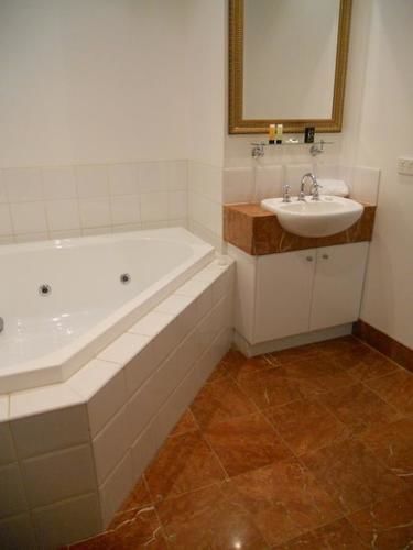 Acacia Terraces Aparthotel Ечука Екстериор снимка